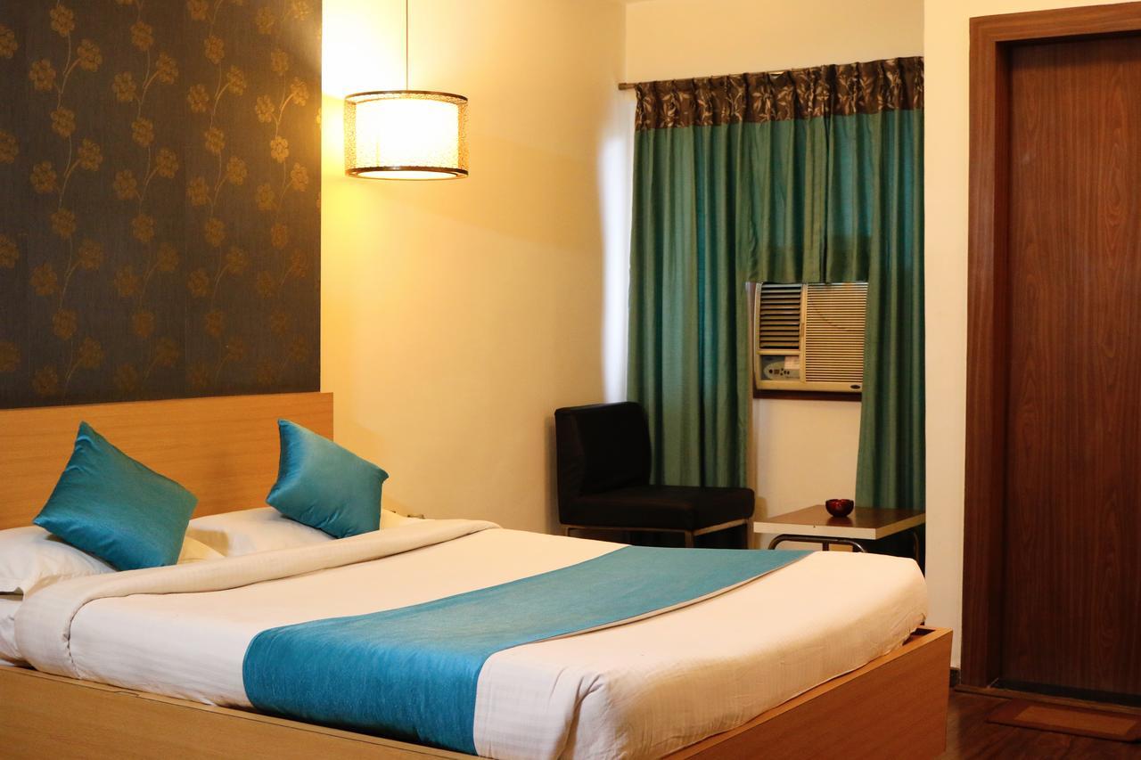 The Club Otel Bangalore Dış mekan fotoğraf