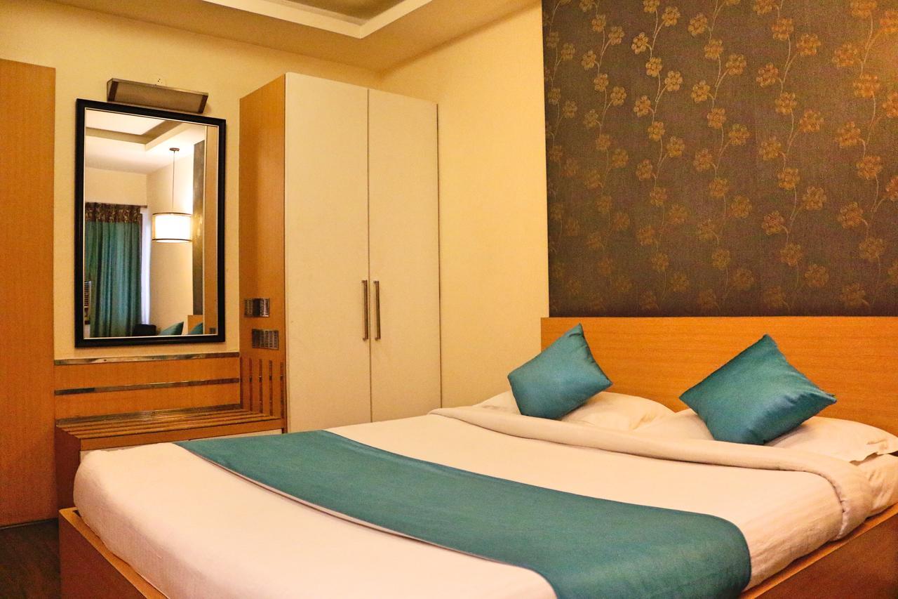 The Club Otel Bangalore Dış mekan fotoğraf
