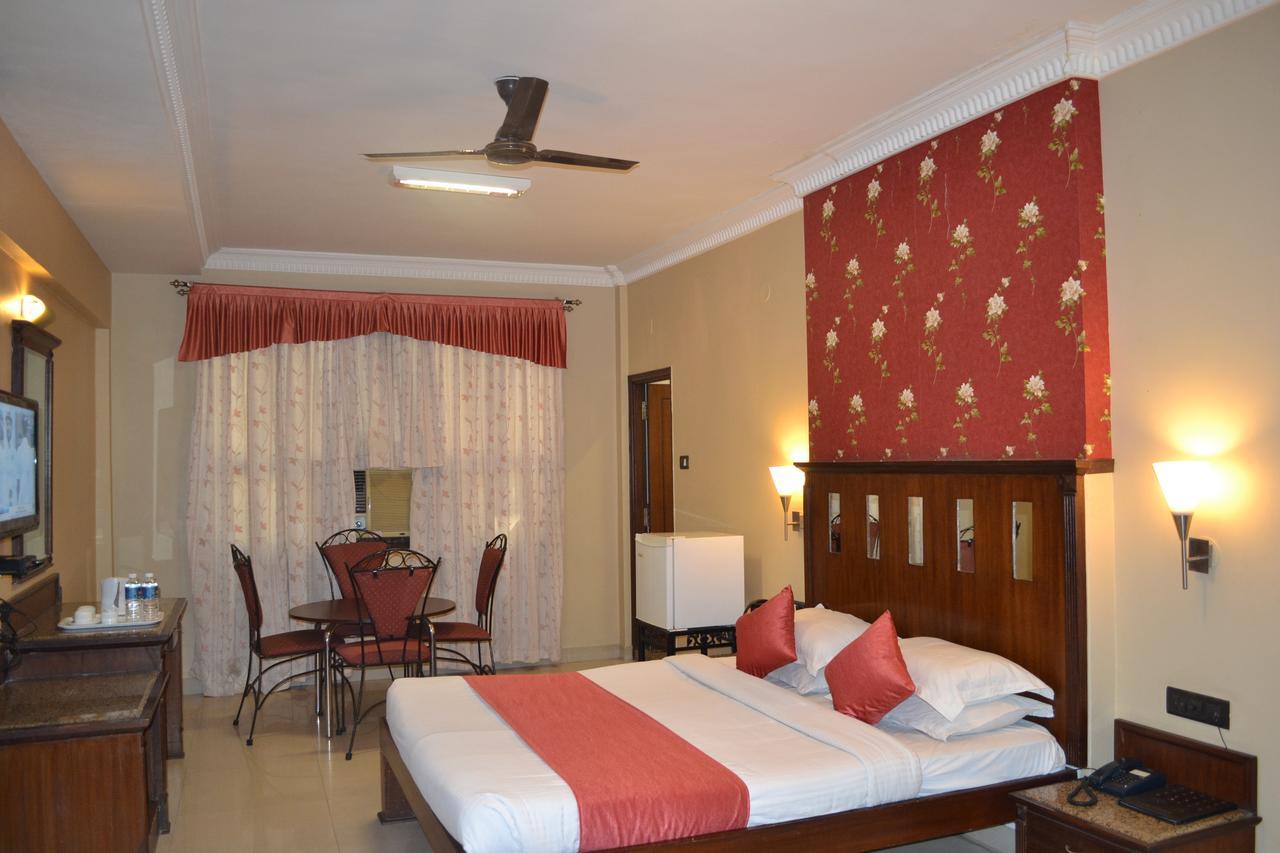The Club Otel Bangalore Dış mekan fotoğraf