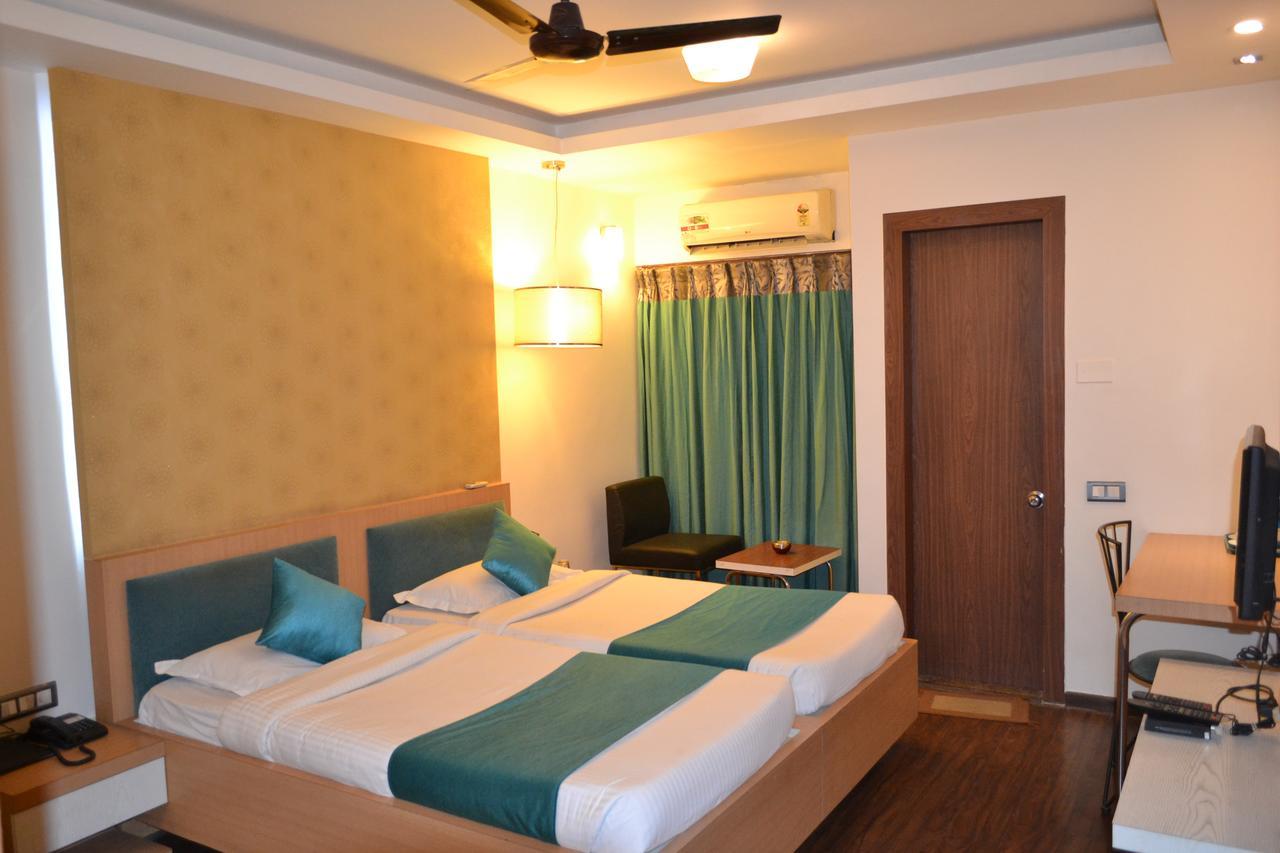 The Club Otel Bangalore Dış mekan fotoğraf