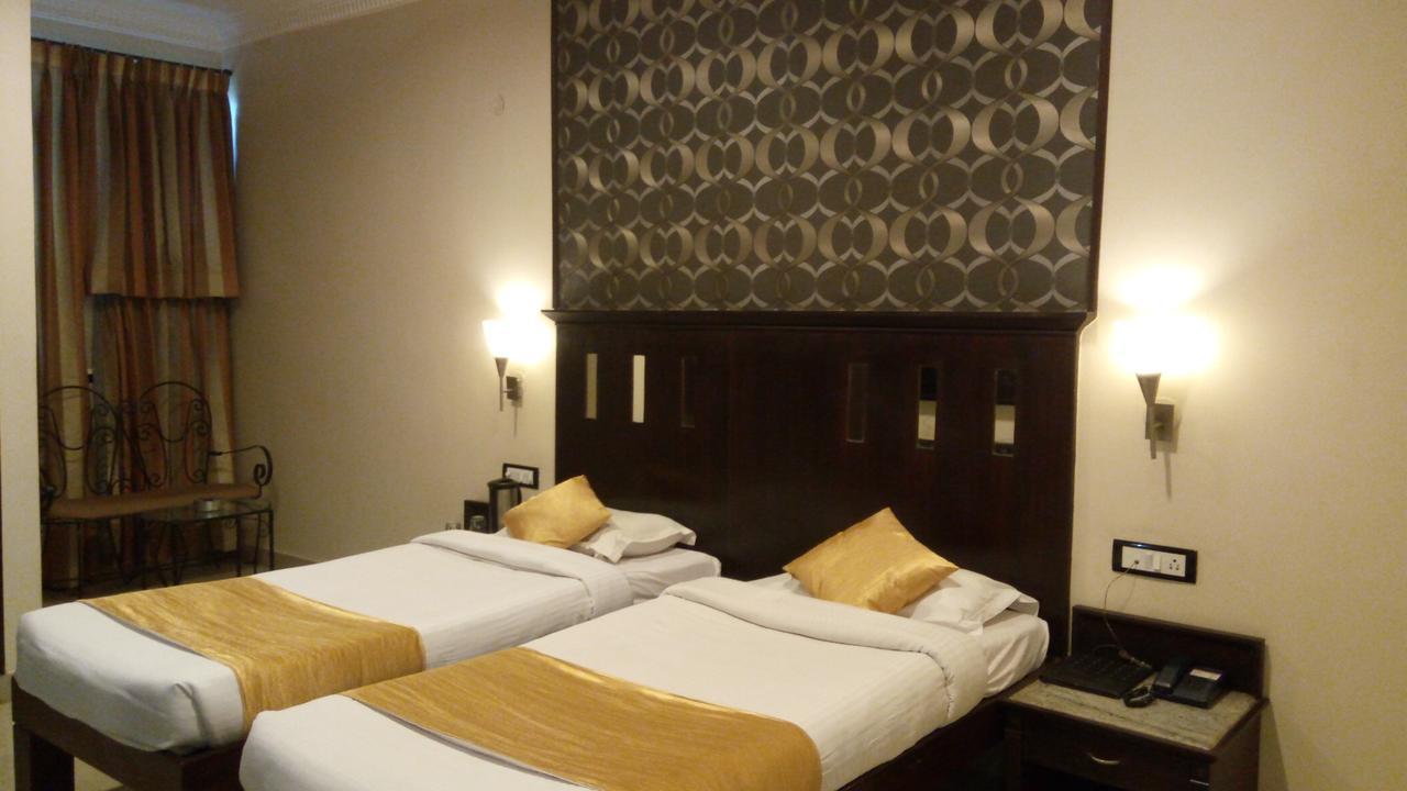 The Club Otel Bangalore Dış mekan fotoğraf